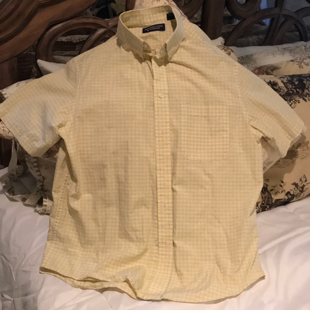 Roundtree and Yorke plaid button down. Size M